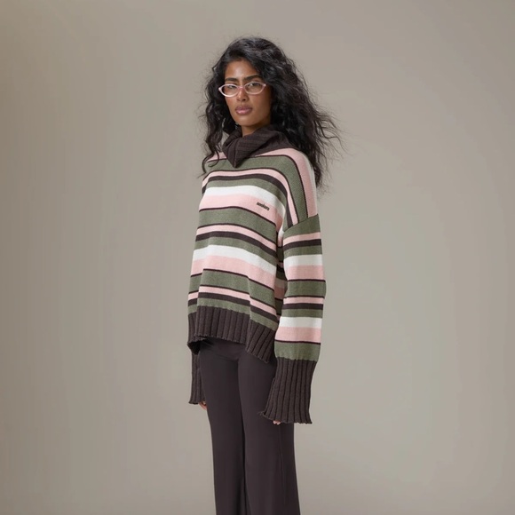 Sisters and Seekers Sweater oversized - Picture 1 of 4